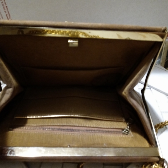 ๐๐MANON VERY RARE VINTAGE PURSE ๐ A NICE GIFT GIVING!!!๐ - Picture 3 of 16